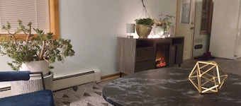 Cozy pet-friendly casa ready for family fun near MTU and Mt. Bohemia!