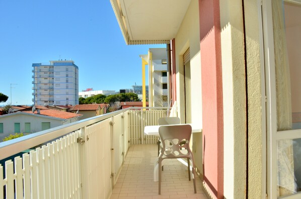 Balcony - Three-bedroom Apartment Very Close to the Beach (San Michele al Tagliamento)
