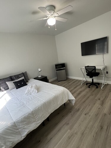 Home Away From Home - Beautifully remodeled 4 bedroom home in the Central valley