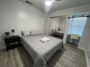 4 bedrooms, desk, iron/ironing board, free WiFi - Home Away From Home - Beautifully remodeled 4 bedroom home in the Central valley (Stockton)