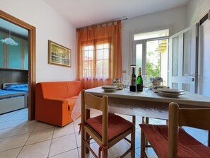 Appartement, 2 slaapkamers, balkon | Dineerruimte
