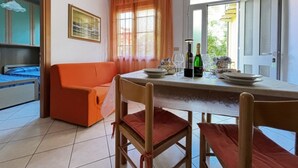Leilighet, 2 soverom, balkong | Spisestue