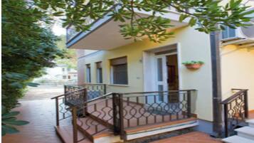 Apartment, 2 Bedrooms, Balcony | Exterior detail