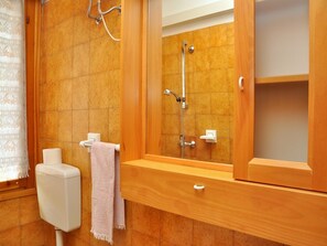 อพาร์ทเมนท์, 2 ห้องนอน, ระเบียง, วิวเมือง | ห้องน้ำ