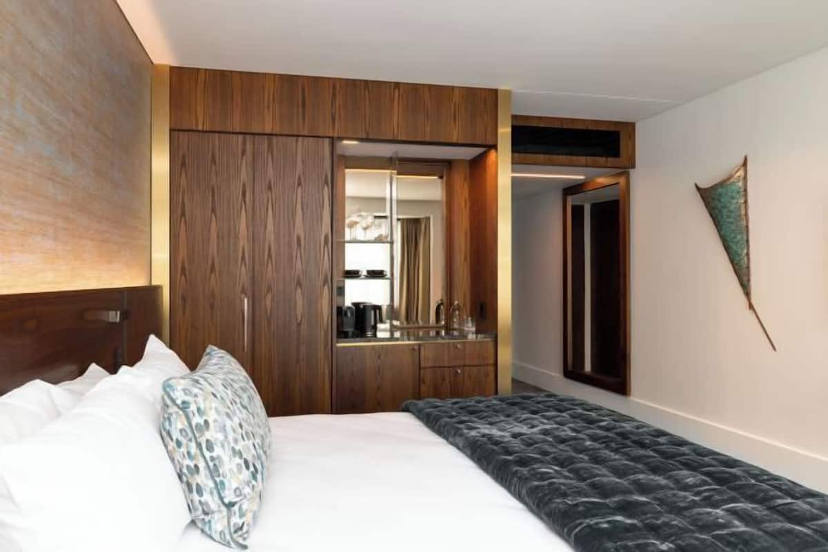 1 bedroom, minibar, in-room safe, desk