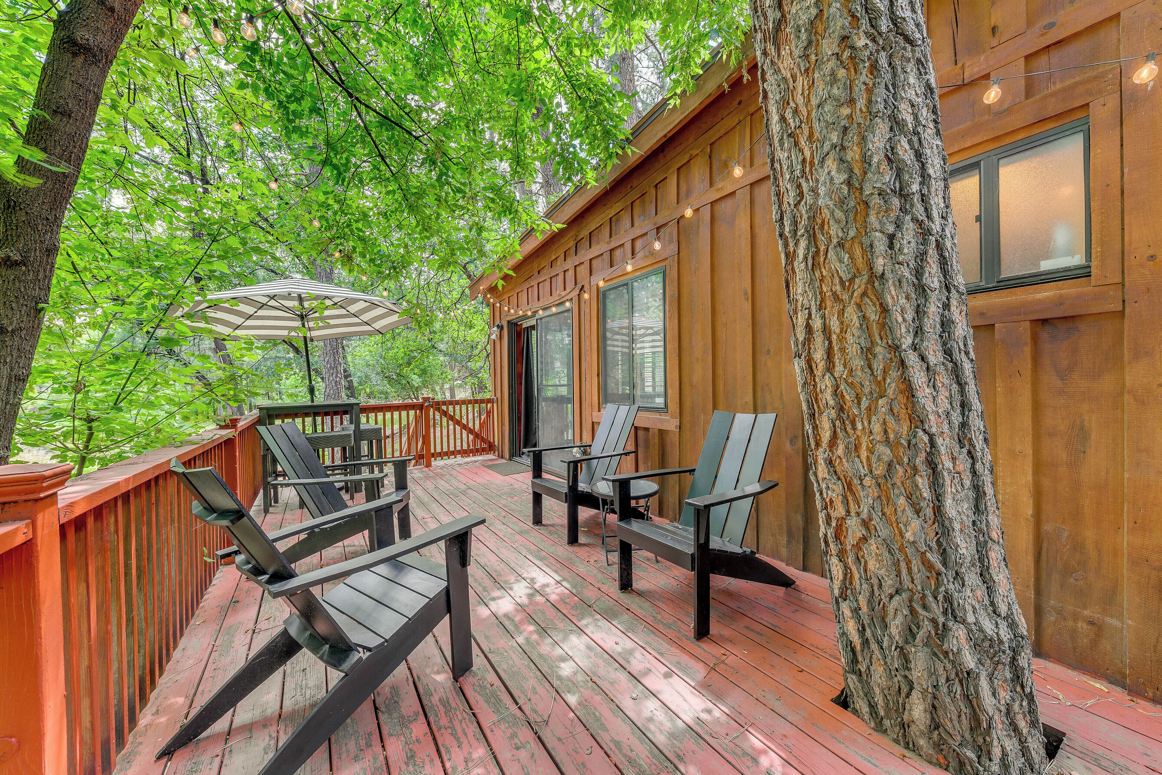 ‘Inn of the Mountain Goats’ Ruidoso Cabin w\/ Deck!