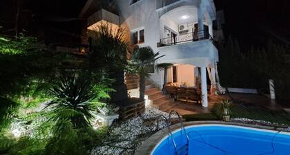 Villa Georgina With Cats