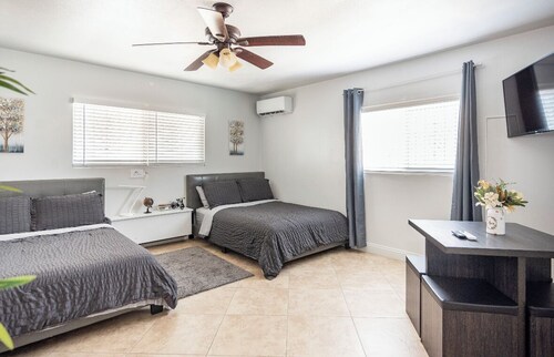 1 Bedroom 1 Bath with separate entrance & Parking