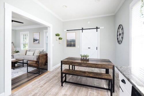 Charming Midtown Bungalow • 2BR, 2BA • 15 Mins to Ft Moore