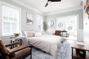 2 habitaciones, tabla de planchar con plancha y cuna de viaje