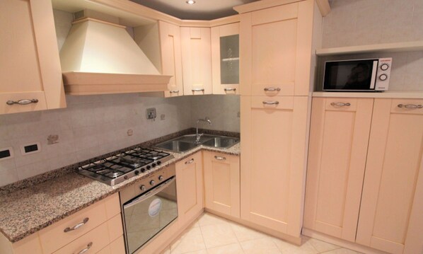 Apartment, 2 Bedrooms, Balcony, City View | Interior