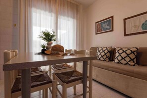 Appartement, 2 chambres | Salle de séjour