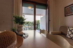 Appartement, 2 chambres, balcon, vue ville | Salle de séjour