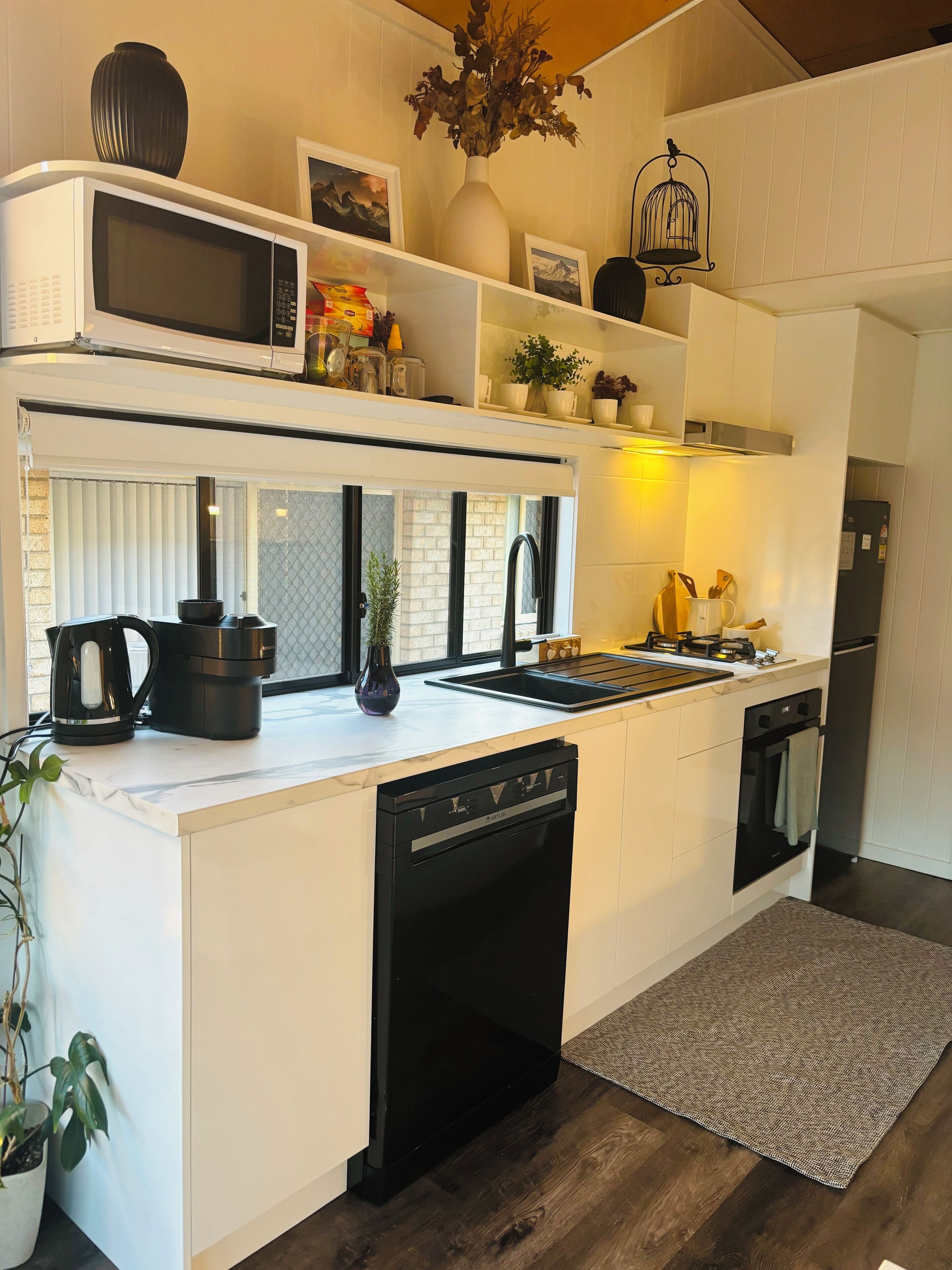 Refrigerador, microondas, horno, placa de cocina