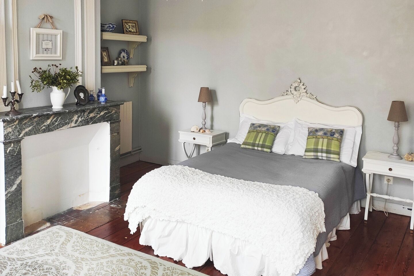 4 habitaciones, tabla de planchar con plancha, wifi y ropa de cama 