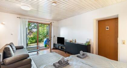 Haus Ersfeld – Gartenstudio mit privater Terrasse und WLAN