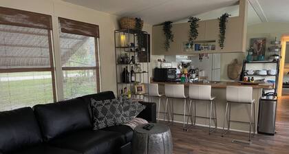 1 bedroom Cozy Cottage on the Lake with your own private dock to fish and swim!