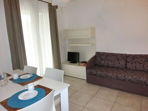 Apartment, 1 Schlafzimmer, Terrasse, Gartenblick | Esszimmer