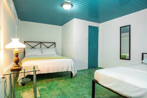 ベーシック トリプルルーム ベッド (複数台) | ベッドシーツ