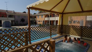 Appartement, 1 chambre, patio, vue piscine | Enceinte de l’hébergement