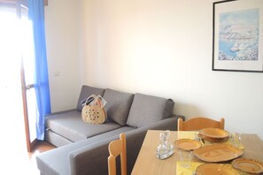 Appartement, 1 chambre, balcon, vue océan | Salle de séjour