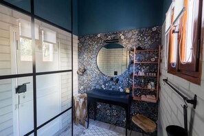 Apartment, 1 Bedroom, Balcony | Bathroom | Toilet paper