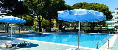 Studio, useita makuuhuoneita, parveke | Uima-allas | Ulkouima-allas