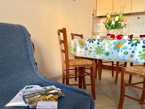 Apartment, 2 Schlafzimmer, Balkon | Speisen