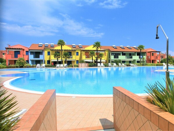 Apartment, 2 Schlafzimmer, Balkon, Gartenblick | Pool | Außenpool