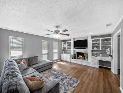 Family & Pet Friendly Country Home by Lake Lavon & Historic Wylie Texas to shop!