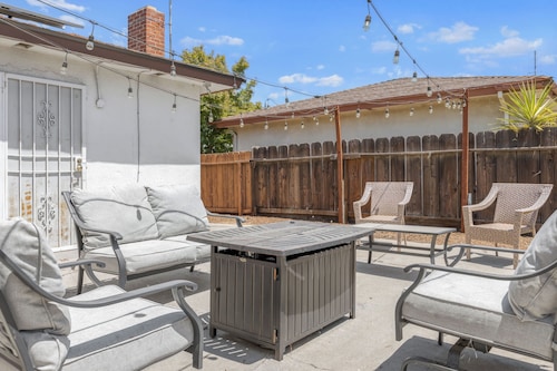 4BR Near Fresno State & Save Mart with large yard!