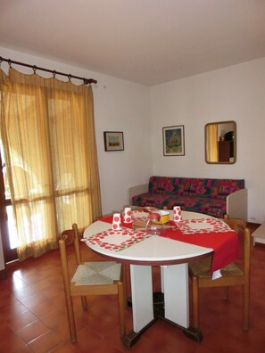 Villa, 2 Schlafzimmer, Balkon, Gartenblick | Innenbereich