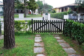 Villa - 2 sovrum - balkong - utsikt mot trÀdgÄrden | TrÀdgÄrd