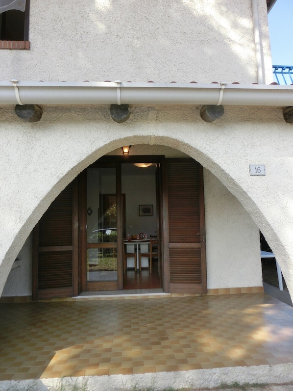 Villa, 2 Bedrooms, Balcony, Garden View | Property entrance - Two-room Apartment With Garden for 6 People (San Michele al Tagliamento)