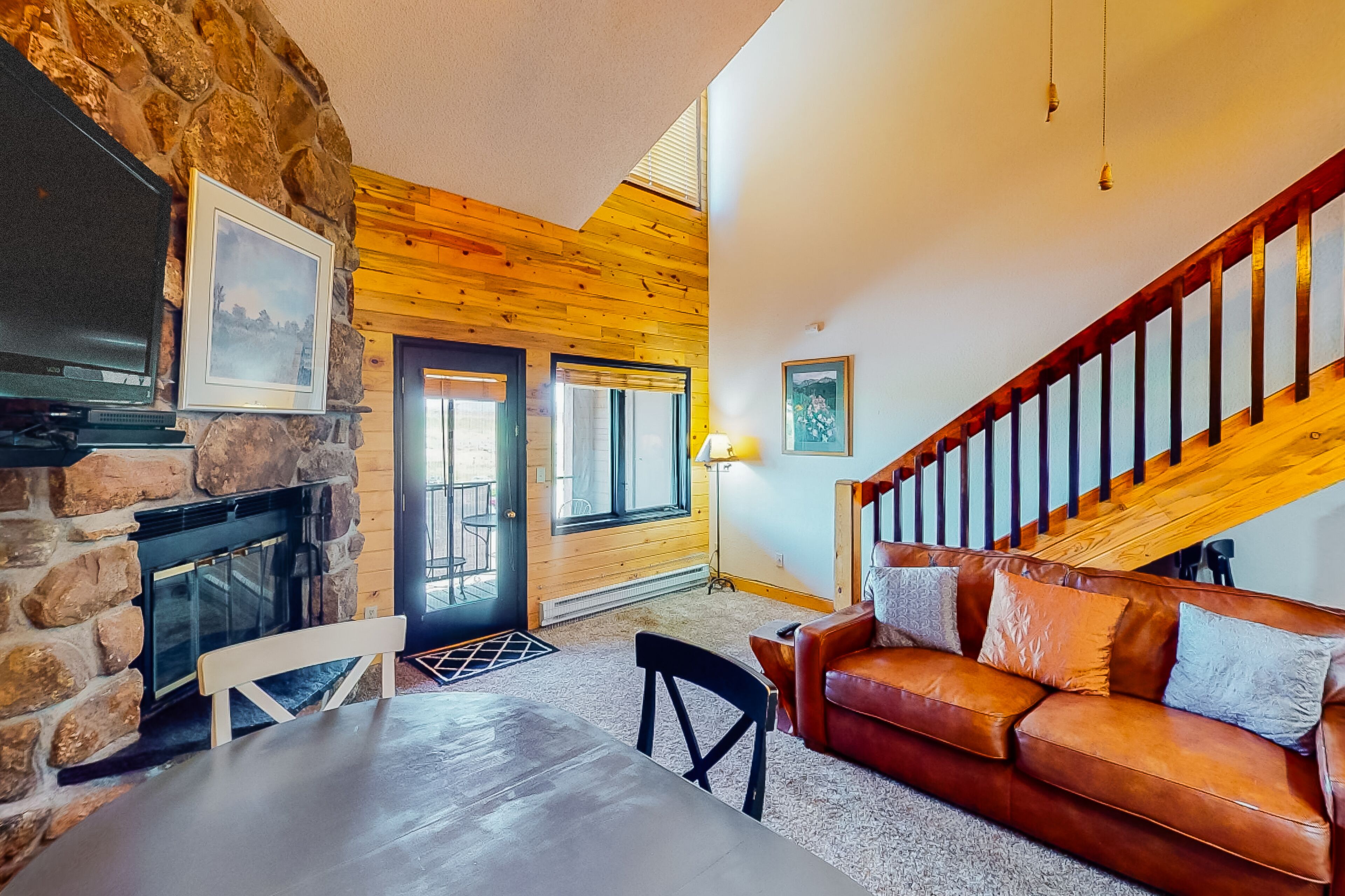3rd-floor retreat with balconies, in/outdoor pools, game room, gym, views