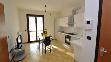 Apartemen, 2 kamar tidur, teras | Interior