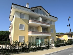 Apartment, 2 Bedrooms, Terrace | Property entrance