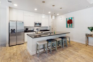 Fridge, microwave, oven, stovetop - Tanglewood Retreat | Updated house in Spring Branch with a large yard (Spring Branch)