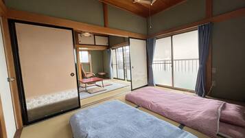 Japanese-style Villa | Desk, soundproofing, free WiFi