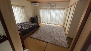 Family House | 1 bedroom, desk, soundproofing, free WiFi