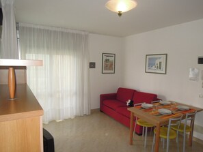 Departamento, 1 habitación, balcón, vista a la ciudad | Restaurantes