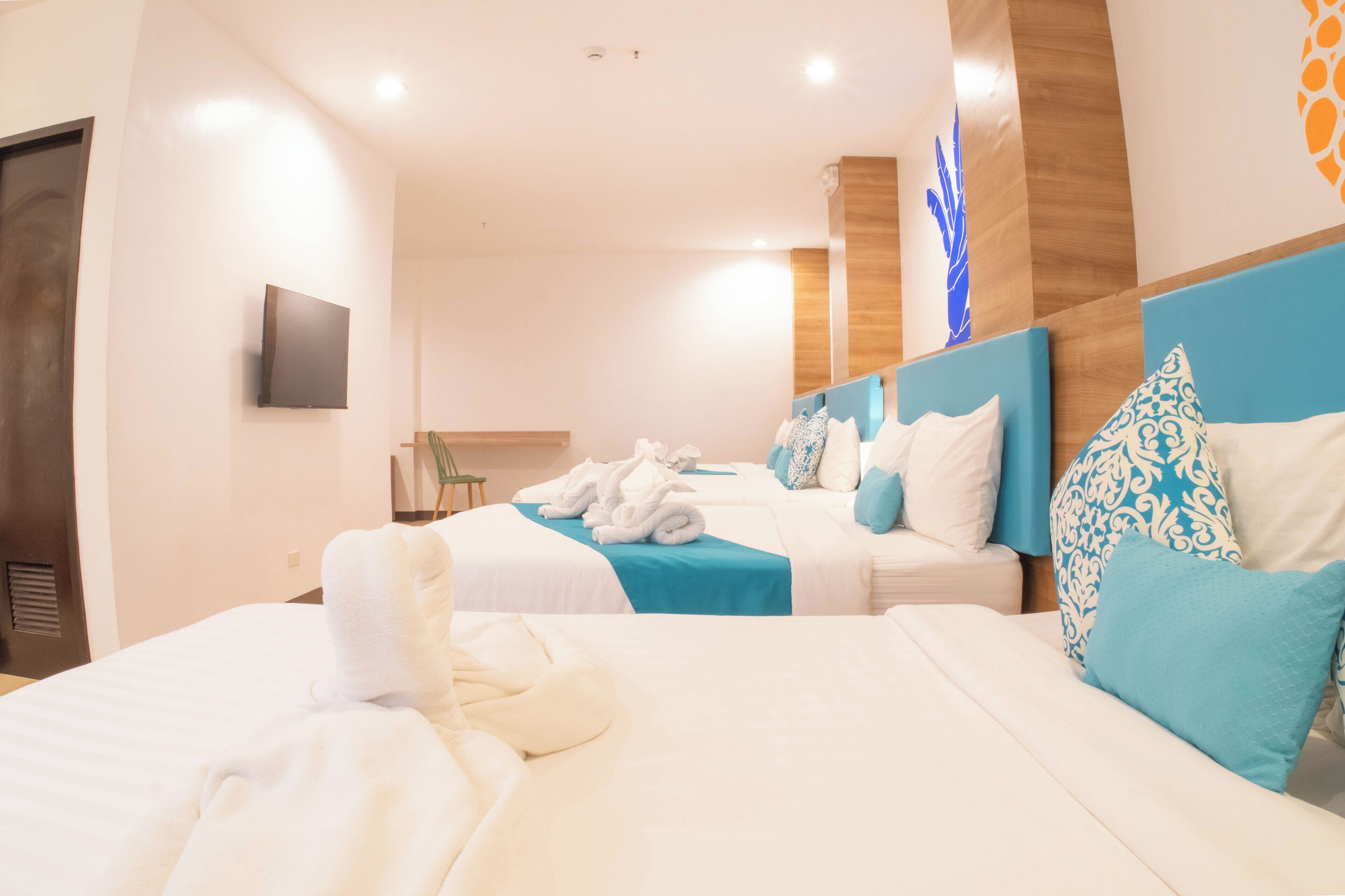 Family Room | Desk, free WiFi