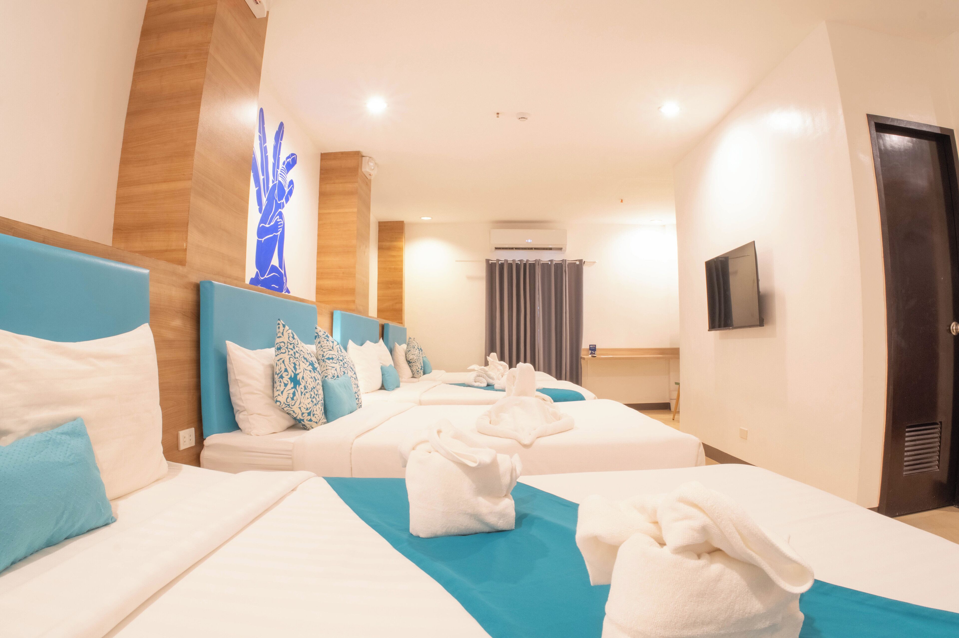 Family Room | Desk, free WiFi