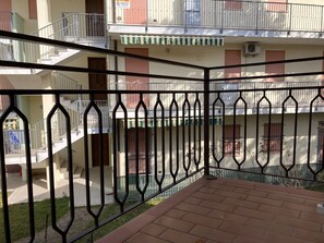 Apartamento, 3 habitaciones, balcón, vistas al jardín | Vistas desde el alojamiento