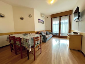 Appartement, 1 chambre, balcon, vue ville | Salle de séjour