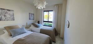 2 bedrooms, iron/ironing board, Internet, bed sheets - La Alcaidesa Valerie & Bruno (San Roque)