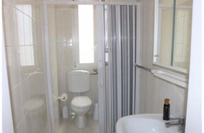 Apartment, 2 Schlafzimmer, Balkon, Stadtblick | Badezimmerausstattung