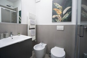 تجهيزات دش، مجففات شعر، مناشف