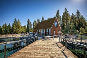 تناول الطعام بالخارج