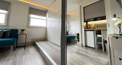 Apt. 09 - Stylish Studio Steps from Sea & Promenade